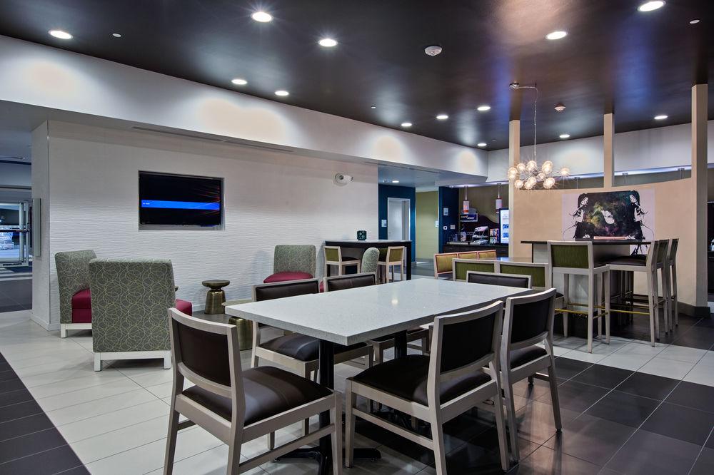 Holiday Inn Express & Suites Carlisle By Ihg Exterior photo