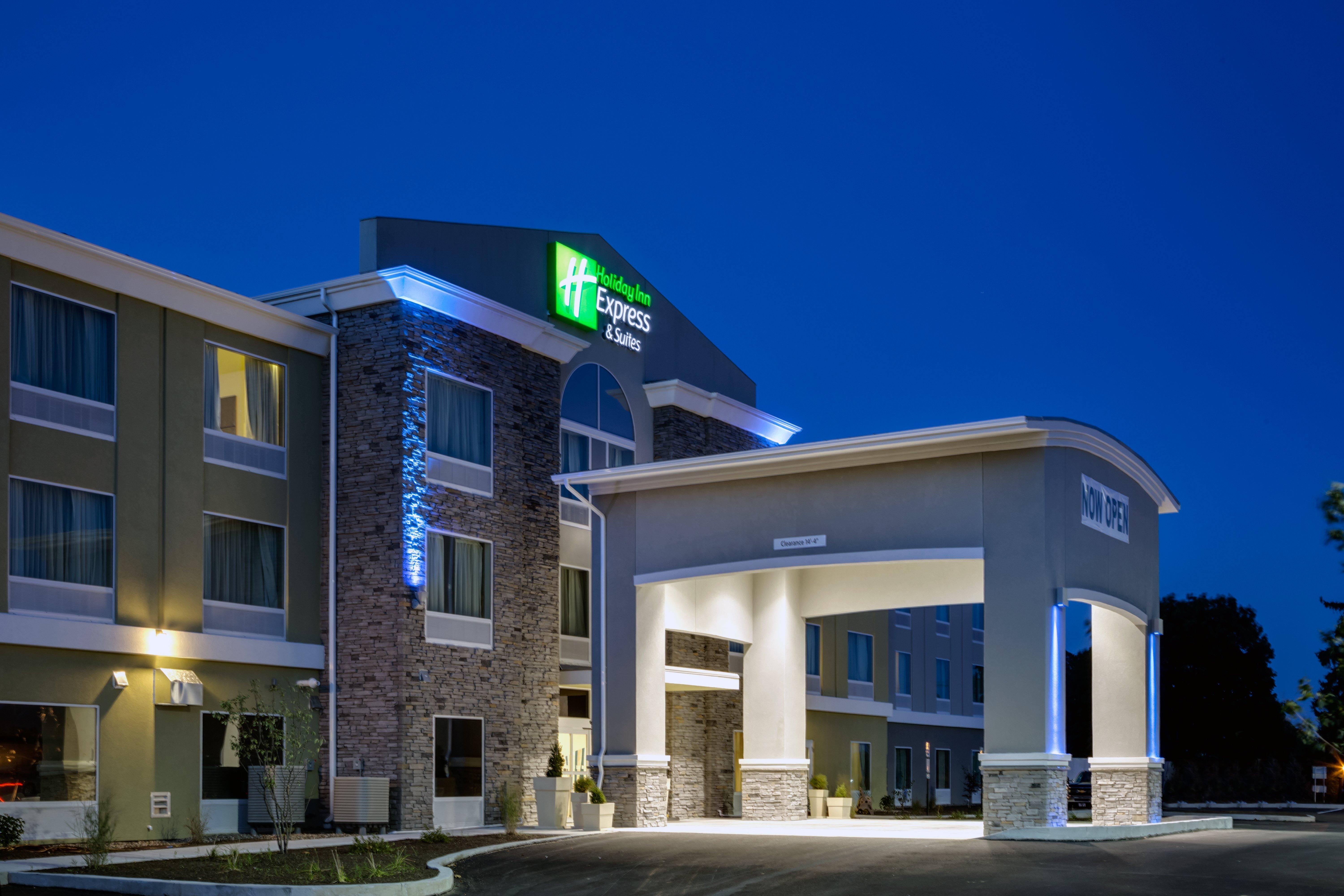 Holiday Inn Express & Suites Carlisle By Ihg Exterior photo