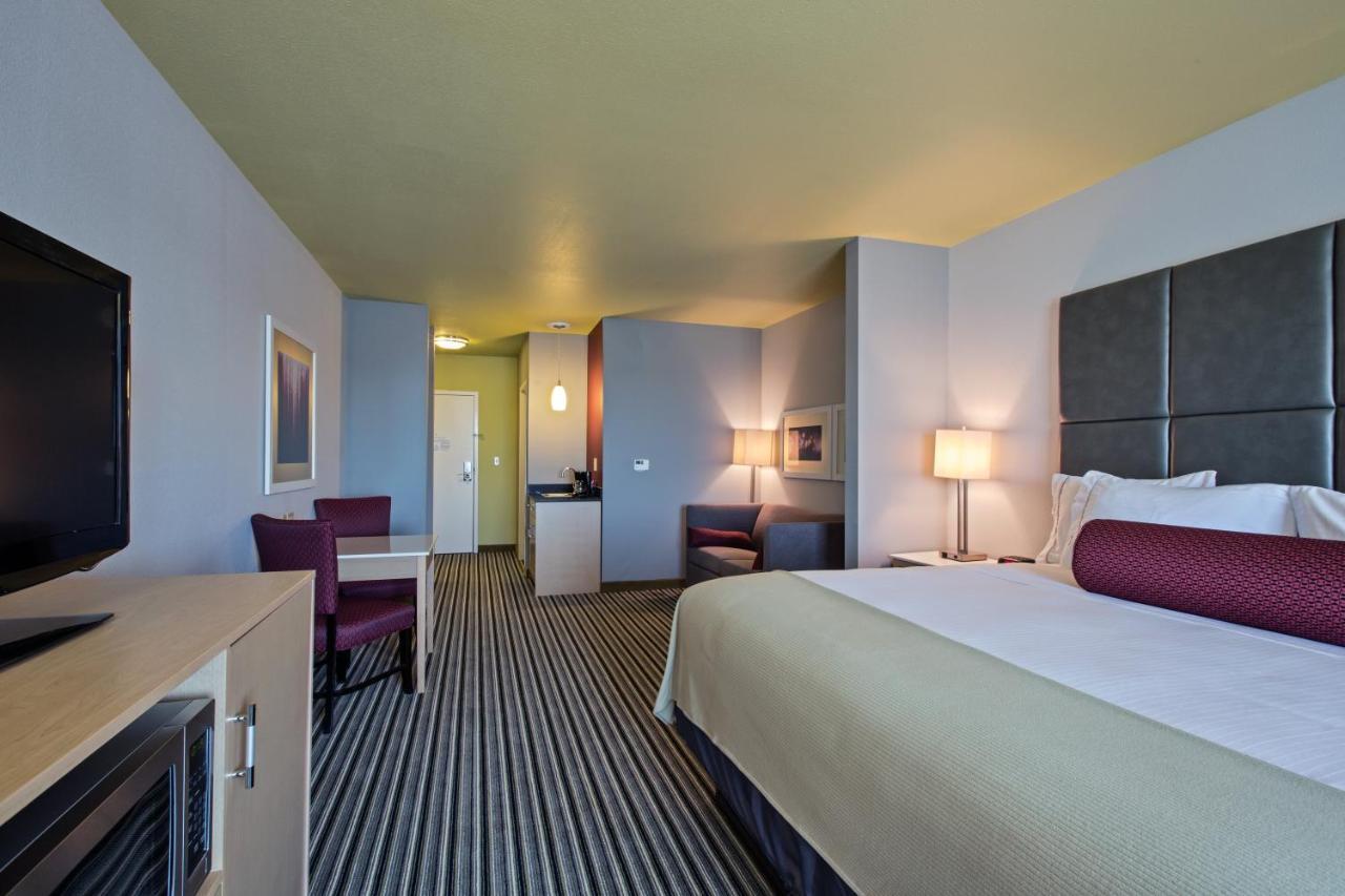 Holiday Inn Express & Suites Carlisle By Ihg Exterior photo